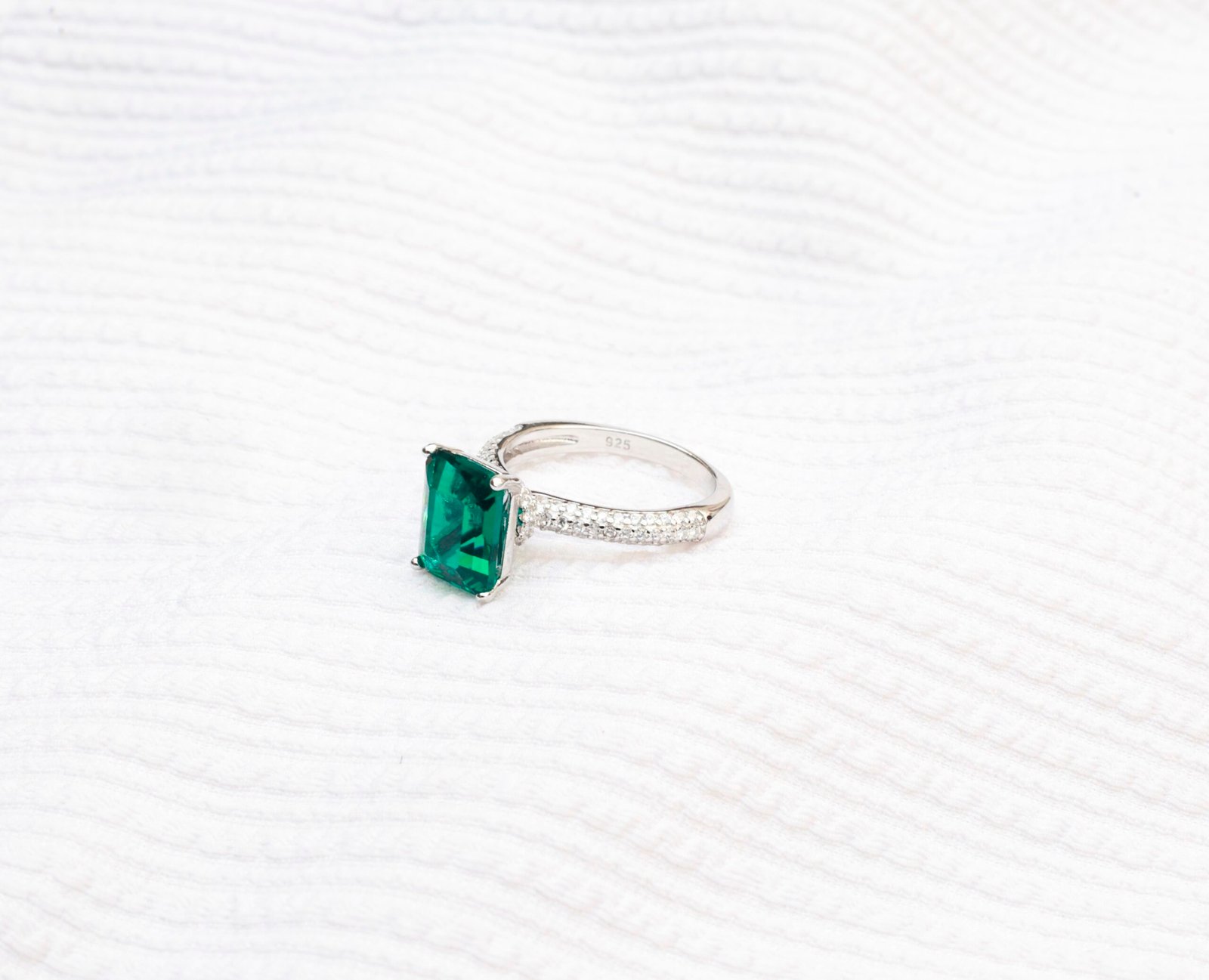 Gyary Emerald Royale Ring
