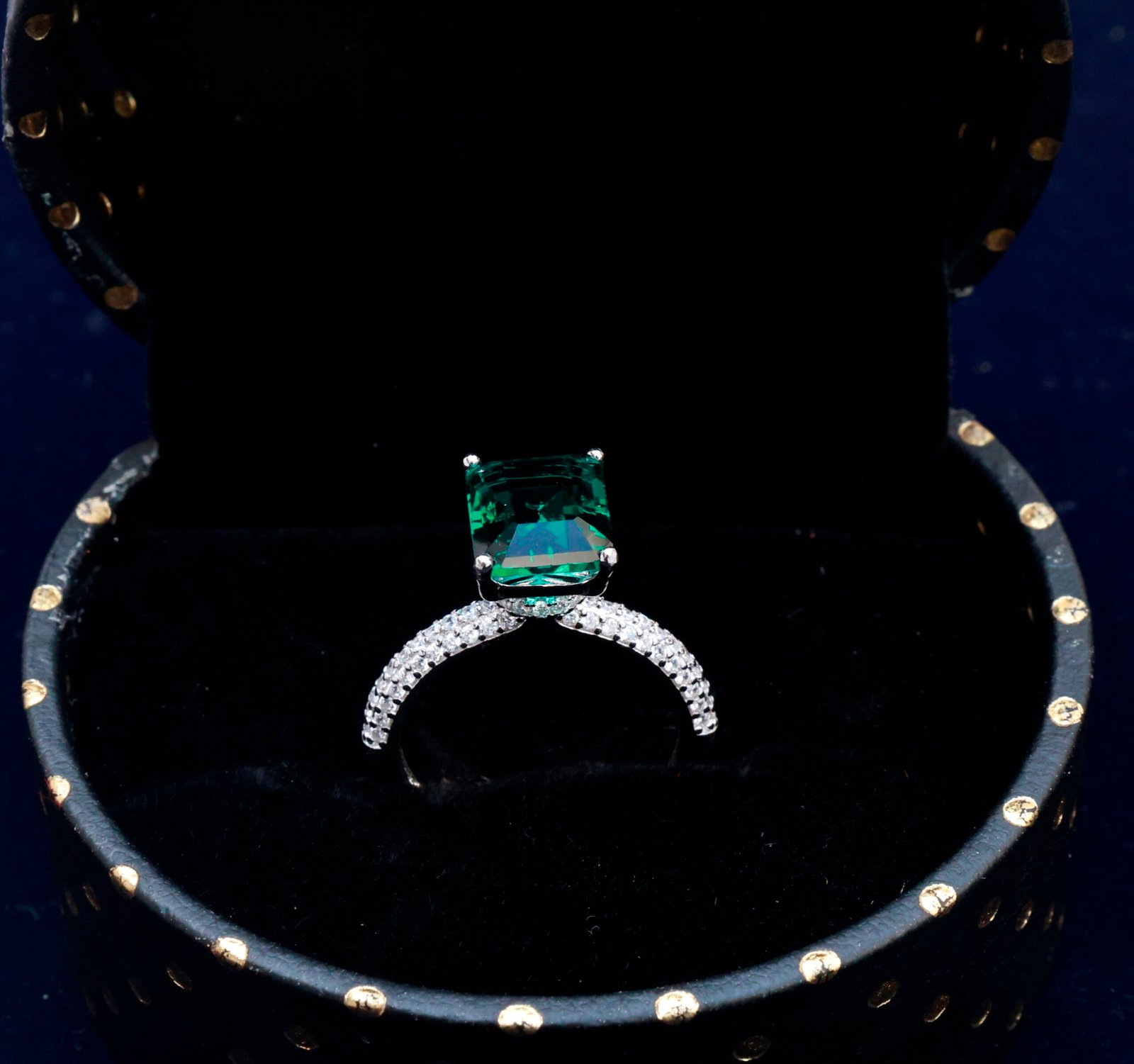 Gyary Emerald Royale Ring