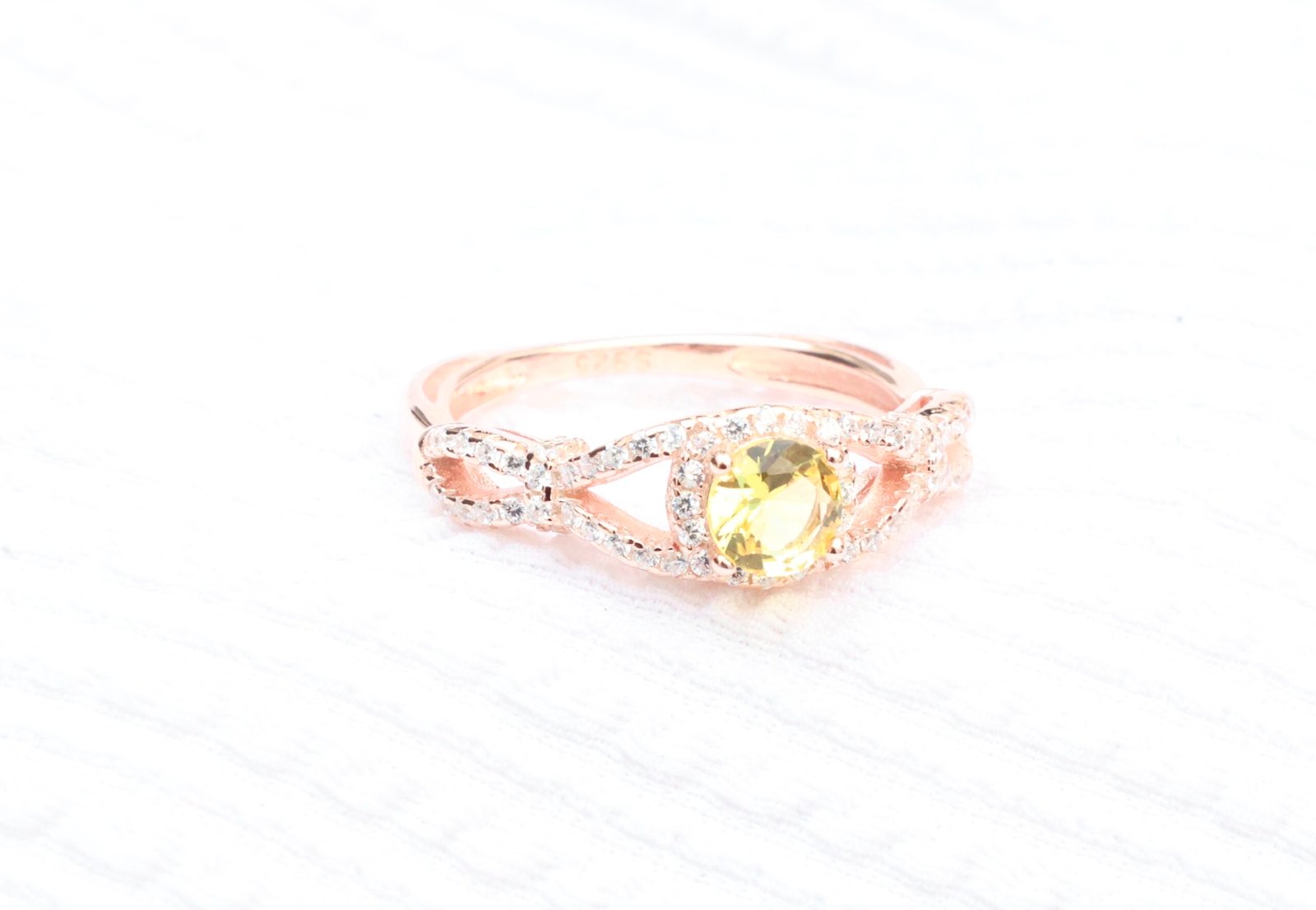 Gyary Golden Aura Ring