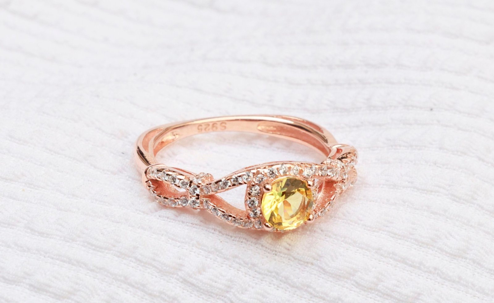 Gyary Golden Aura Ring