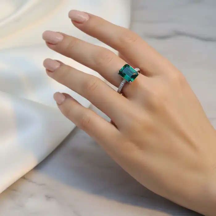 Gyary Emerald Royale Ring
