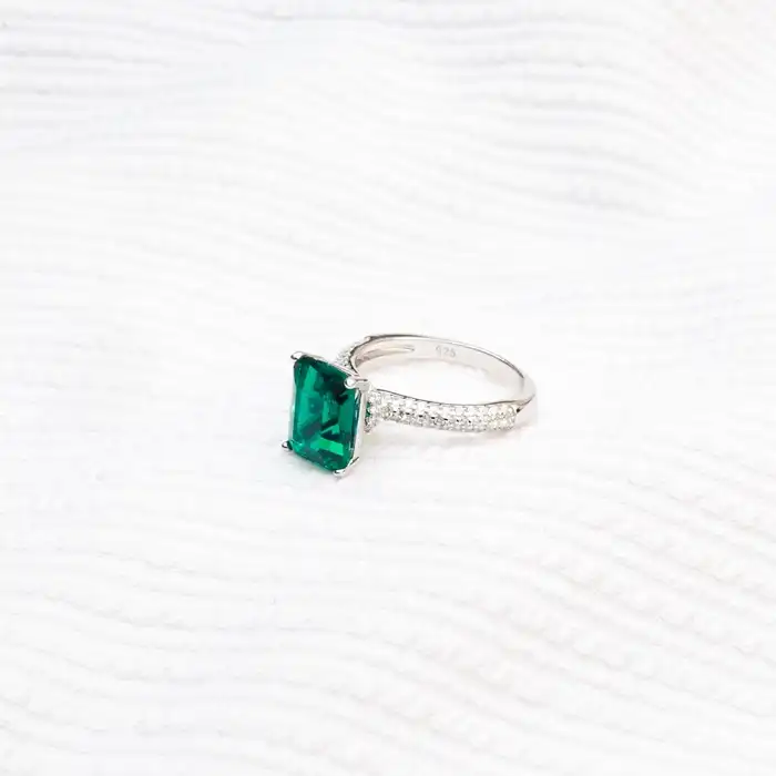 Gyary Emerald Royale Ring