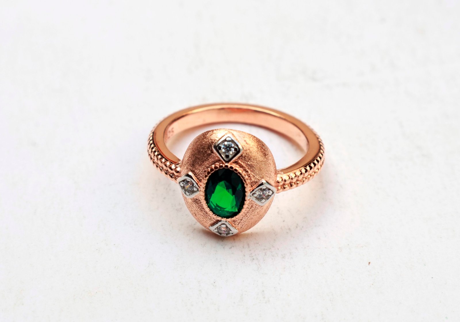 Gyary Emerald Sovereign Ring