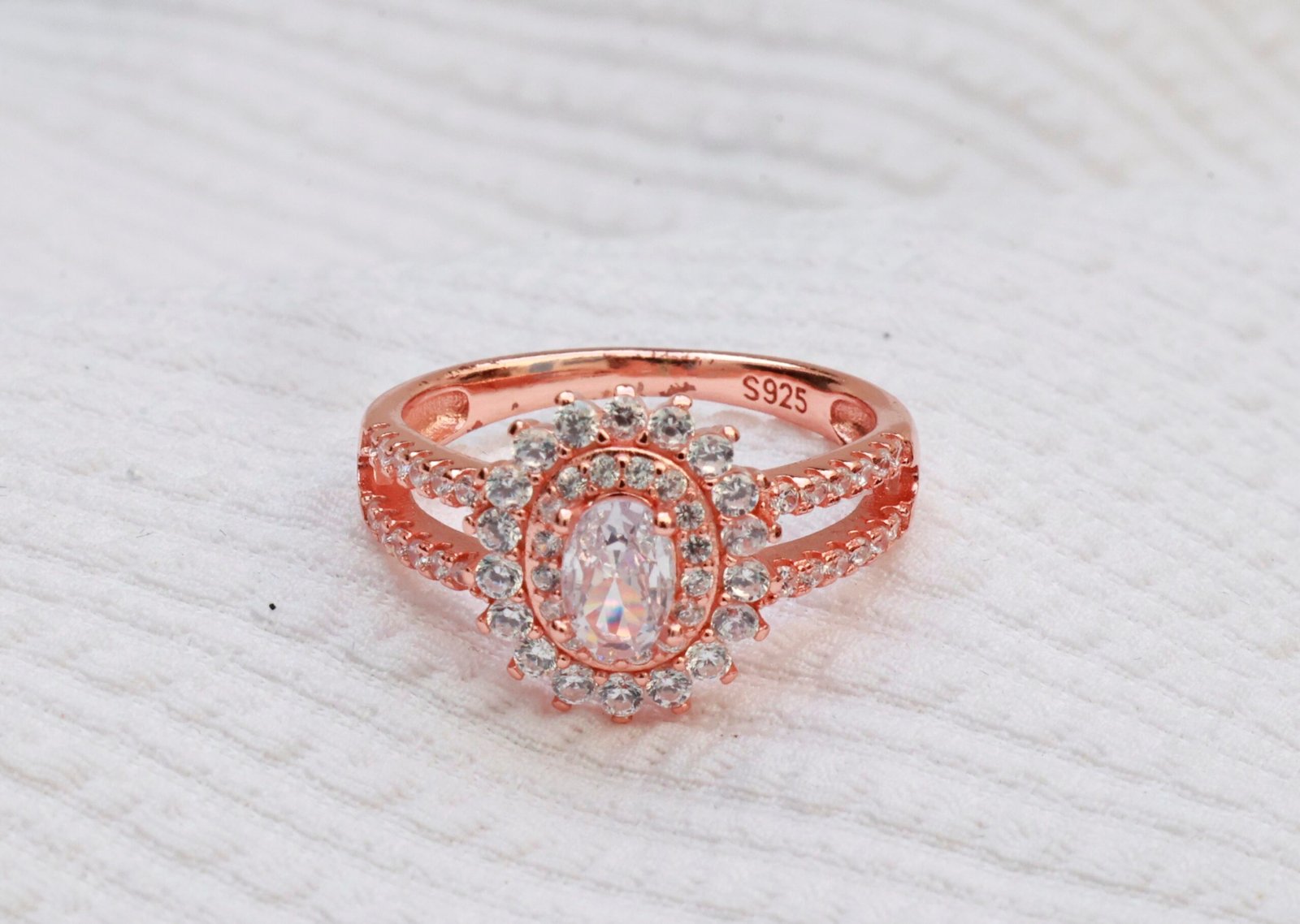 Gyary Celeste Halo Ring
