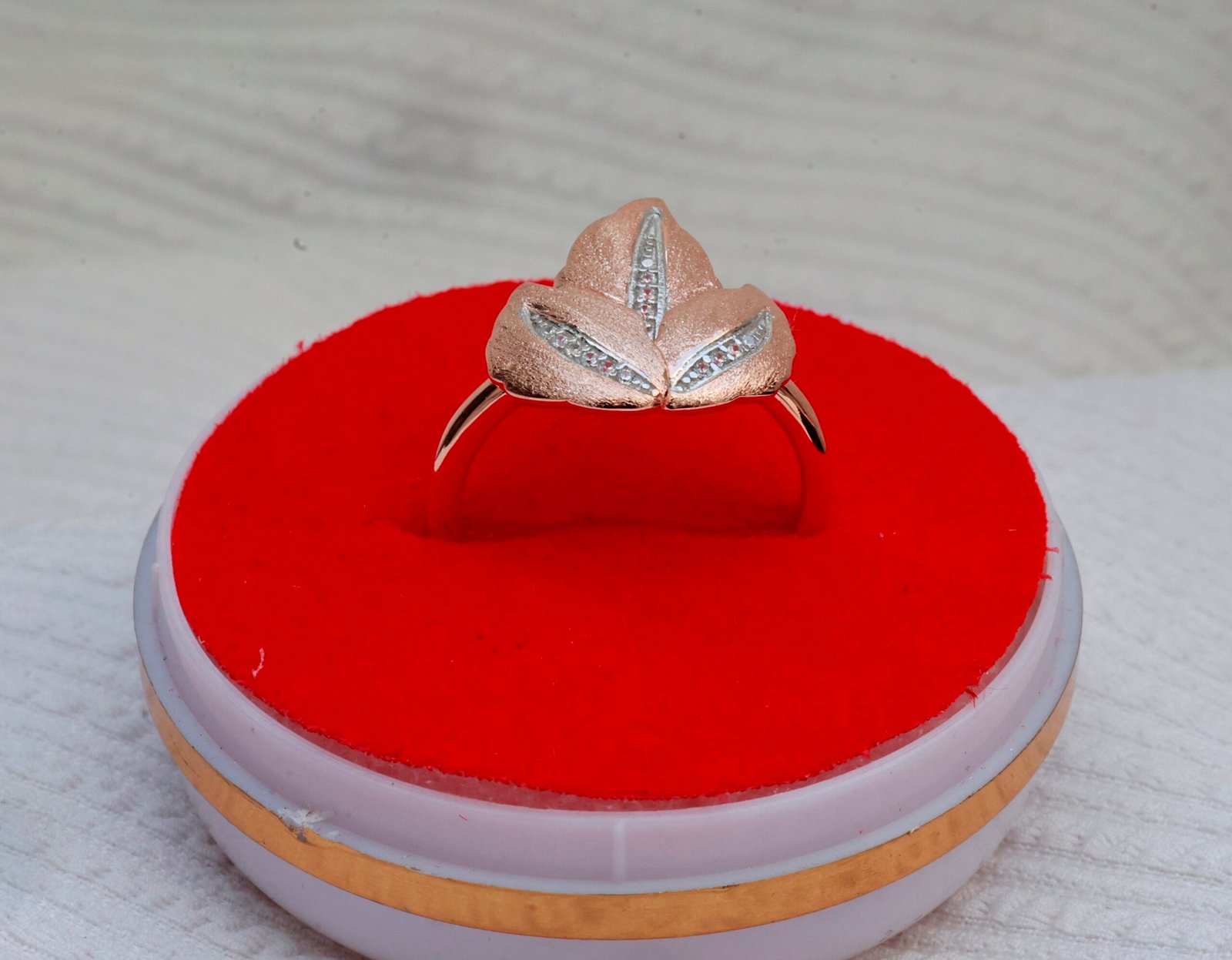 Gyary Serene Leaf Ring