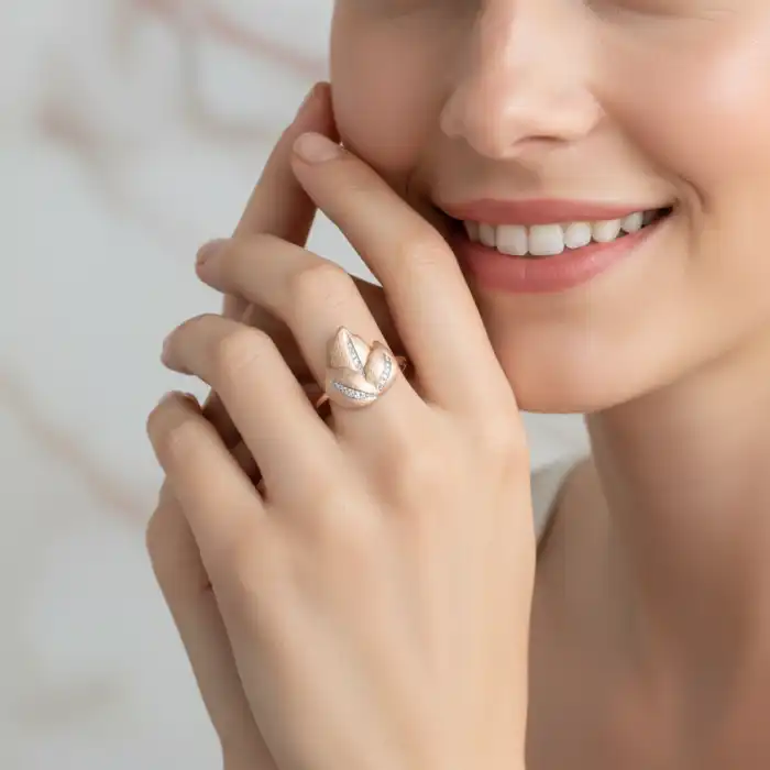 Gyary Serene Leaf Ring