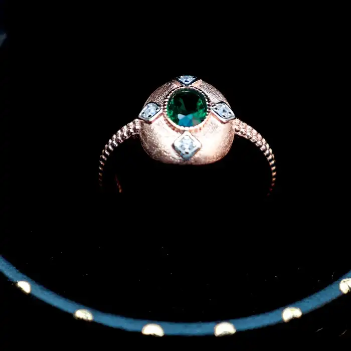 Gyary Emerald Sovereign Ring