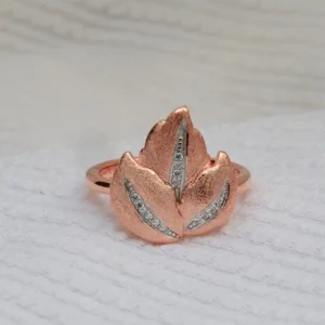Gyary Serene Leaf Ring