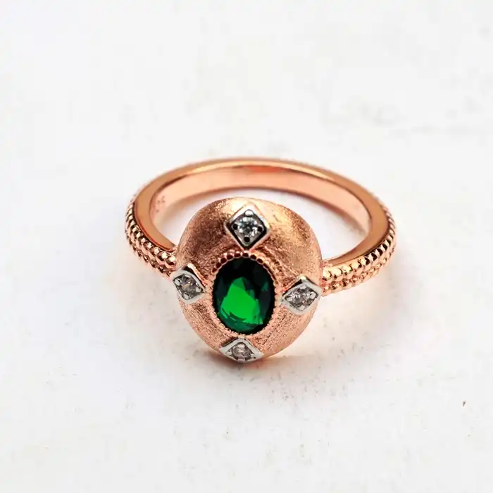 Gyary Emerald Sovereign Ring