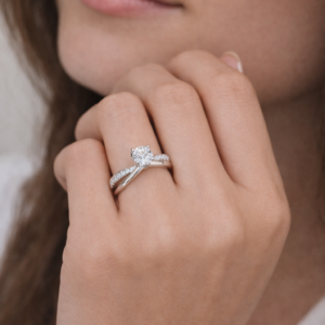 Gyary Eternal Harmony – 925 Sterling Silver Twisted Solitaire Ring