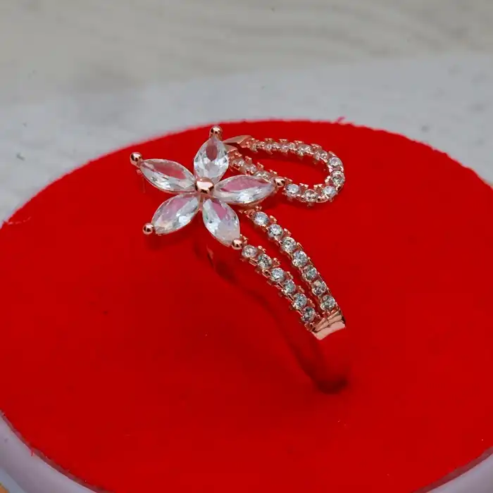 Gyary Blossom Whisper Ring