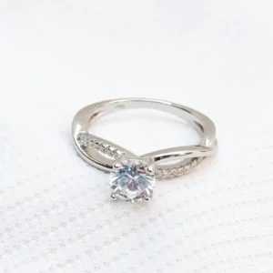 Gyary Eternal Harmony – 925 Sterling Silver Twisted Solitaire Ring