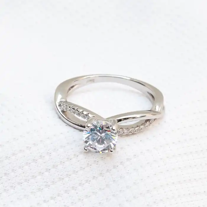 Gyary Eternal Harmony – 925 Sterling Silver Twisted Solitaire Ring