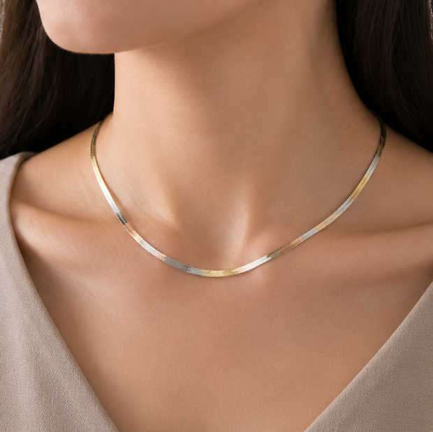 Gyary Trinity Glow Snake Chain Necklace