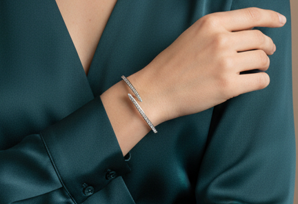 Gyary Nail Luxe Silver Bangle