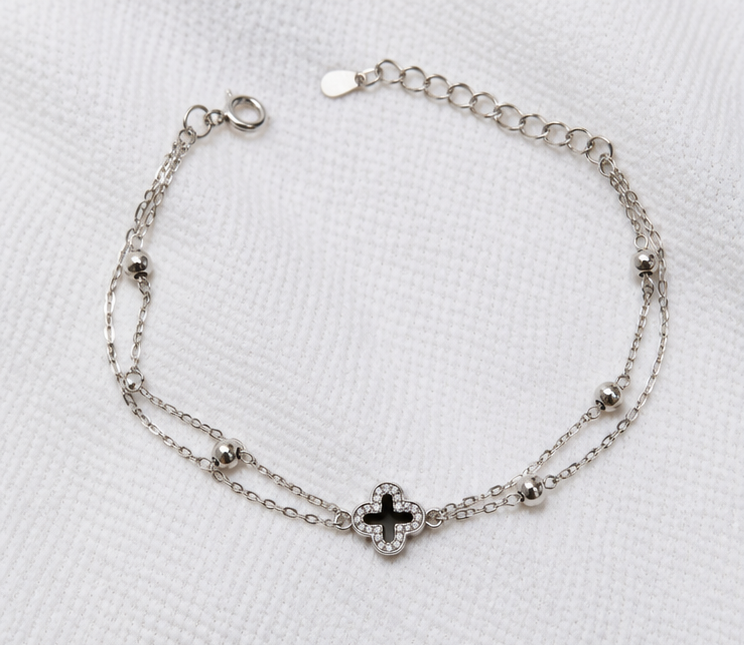 Gyary Noir Clover Bracelet