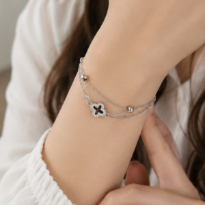 Gyary Noir Clover Bracelet