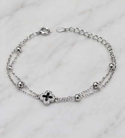 Gyary Noir Clover Bracelet