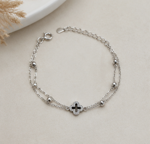 Gyary Noir Clover Bracelet