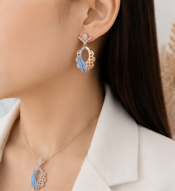 Gyary Azure Feather Necklace Set