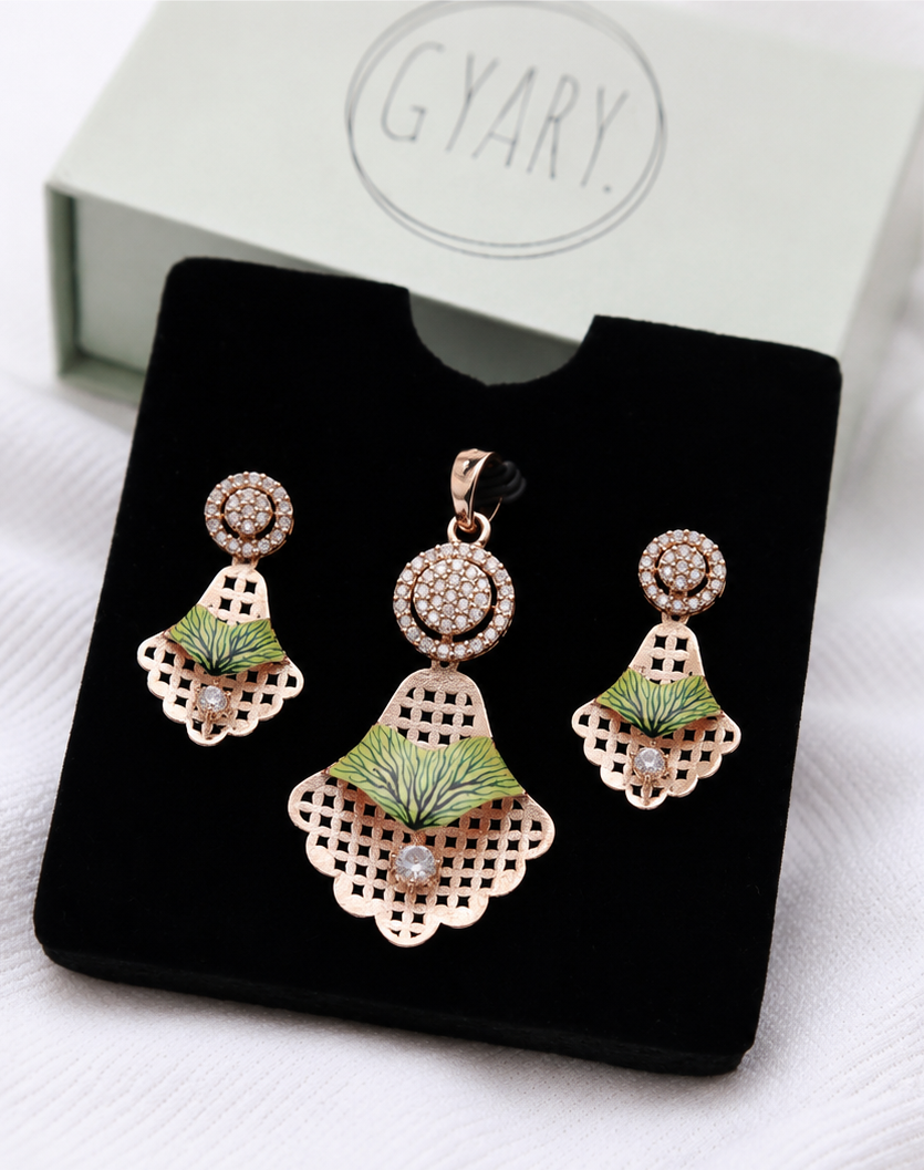 Gyary Emerald Royale Necklace Set