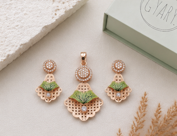 Gyary Emerald Royale Necklace Set
