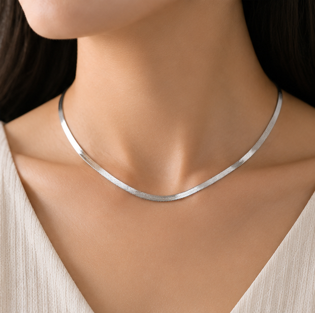 Gyary Silver Silk Chain Necklace