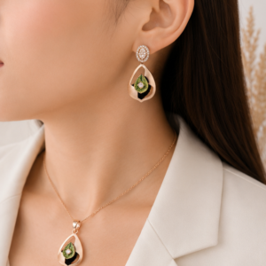 Gyary Emerald Glow Necklace Set