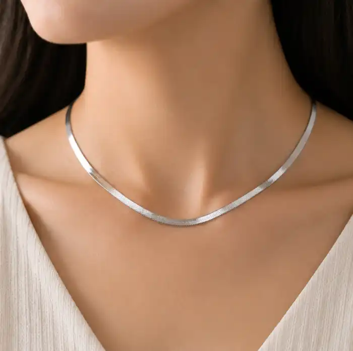 Gyary Silver Silk Chain Necklace
