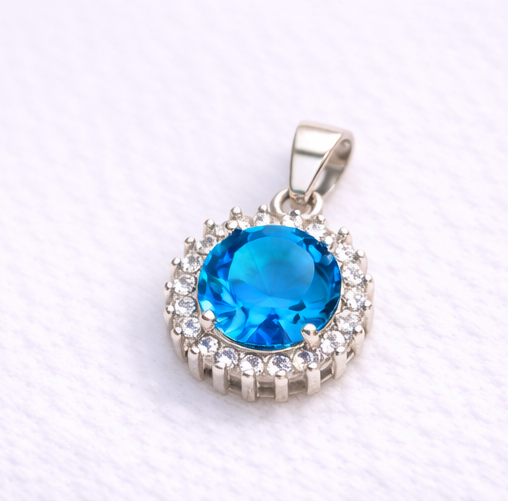 Gyary Blue Round Halo Pendant