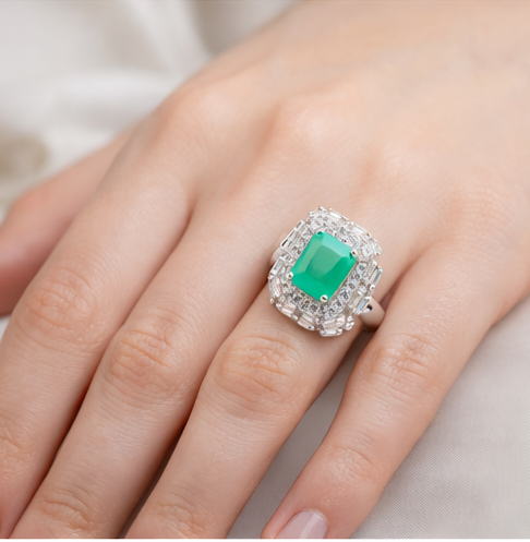 Gyary Emerald Regent Ring