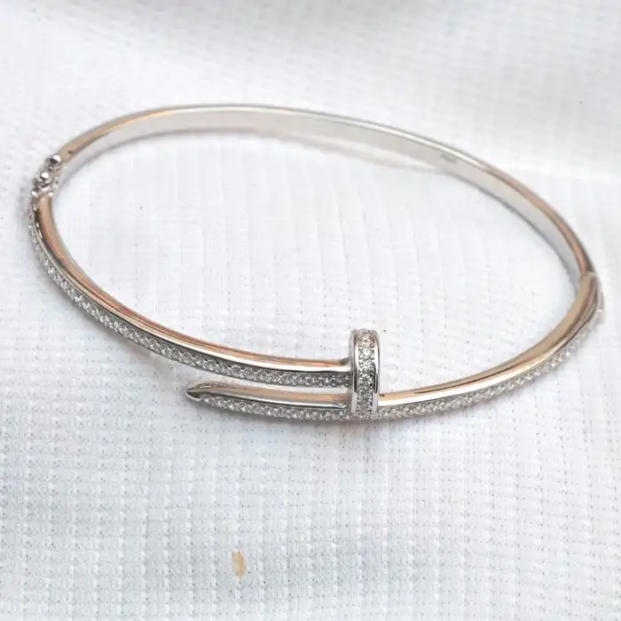 Gyary Nail Luxe Silver Bangle