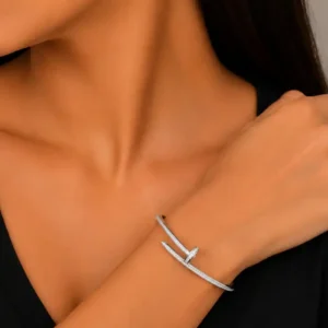 Gyary Nail Luxe Silver Bangle