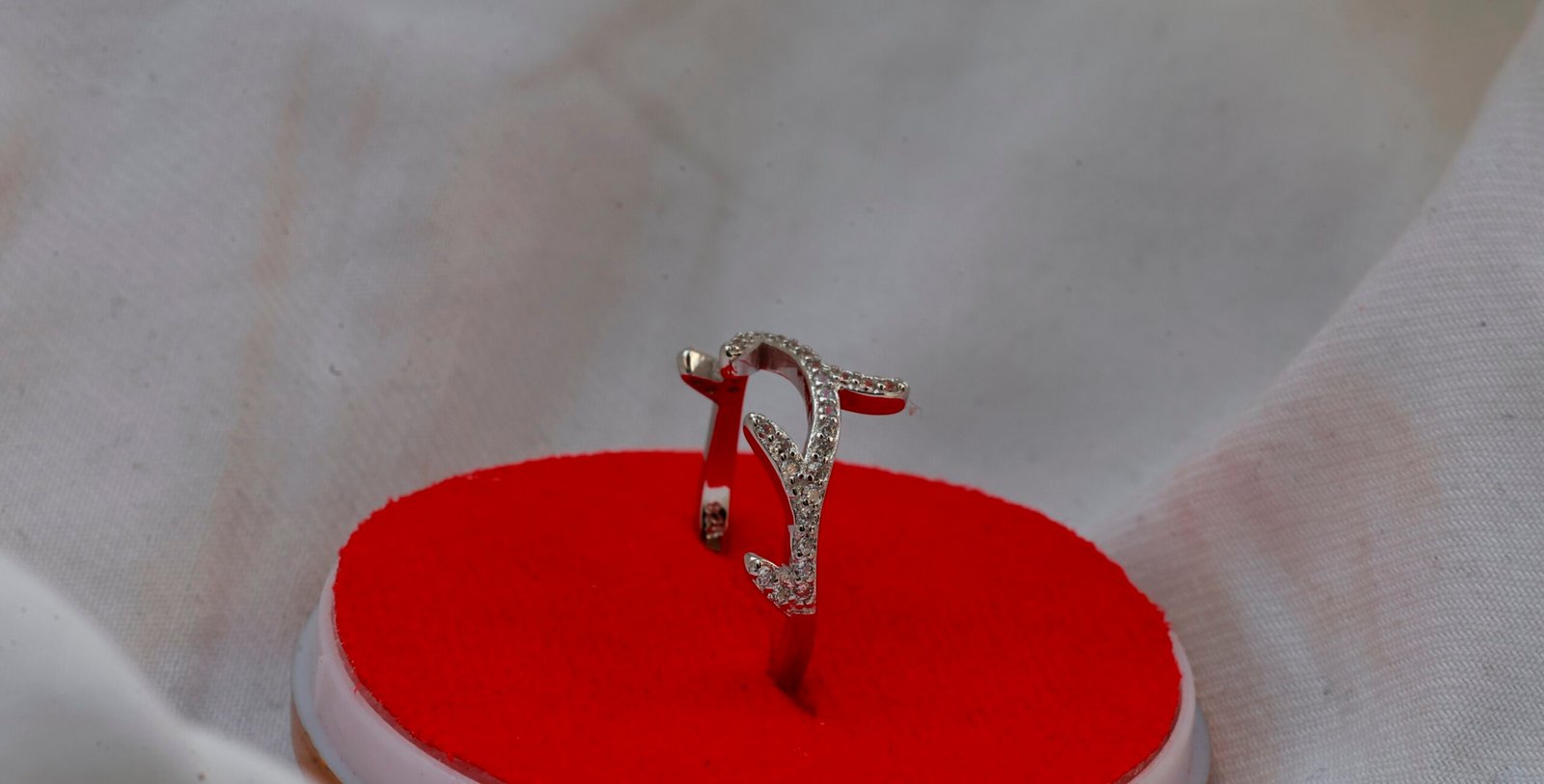 Gyary Crystal Vine Ring