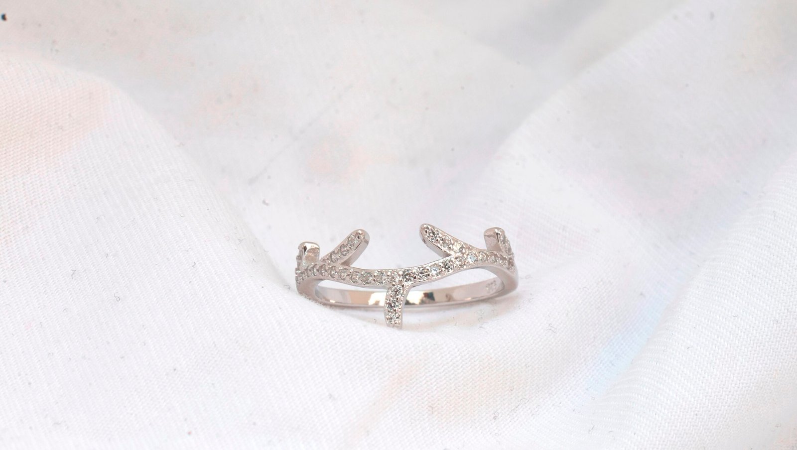 Gyary Crystal Vine Ring