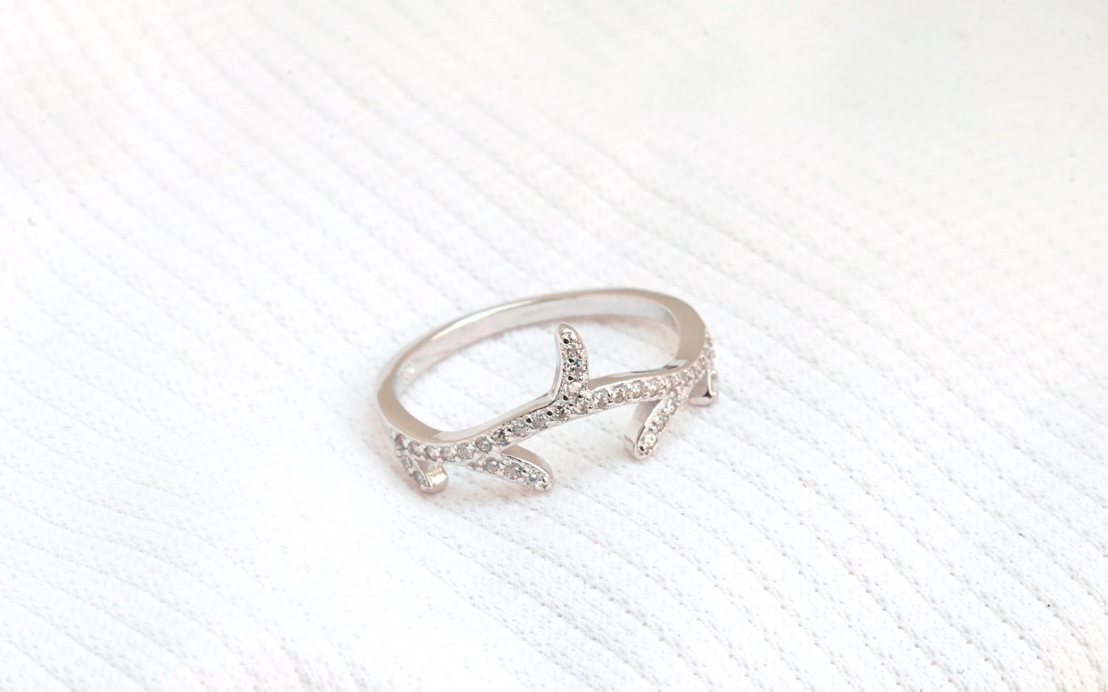 Gyary Crystal Vine Ring