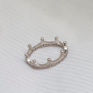 Gyary Petite Crown Ring