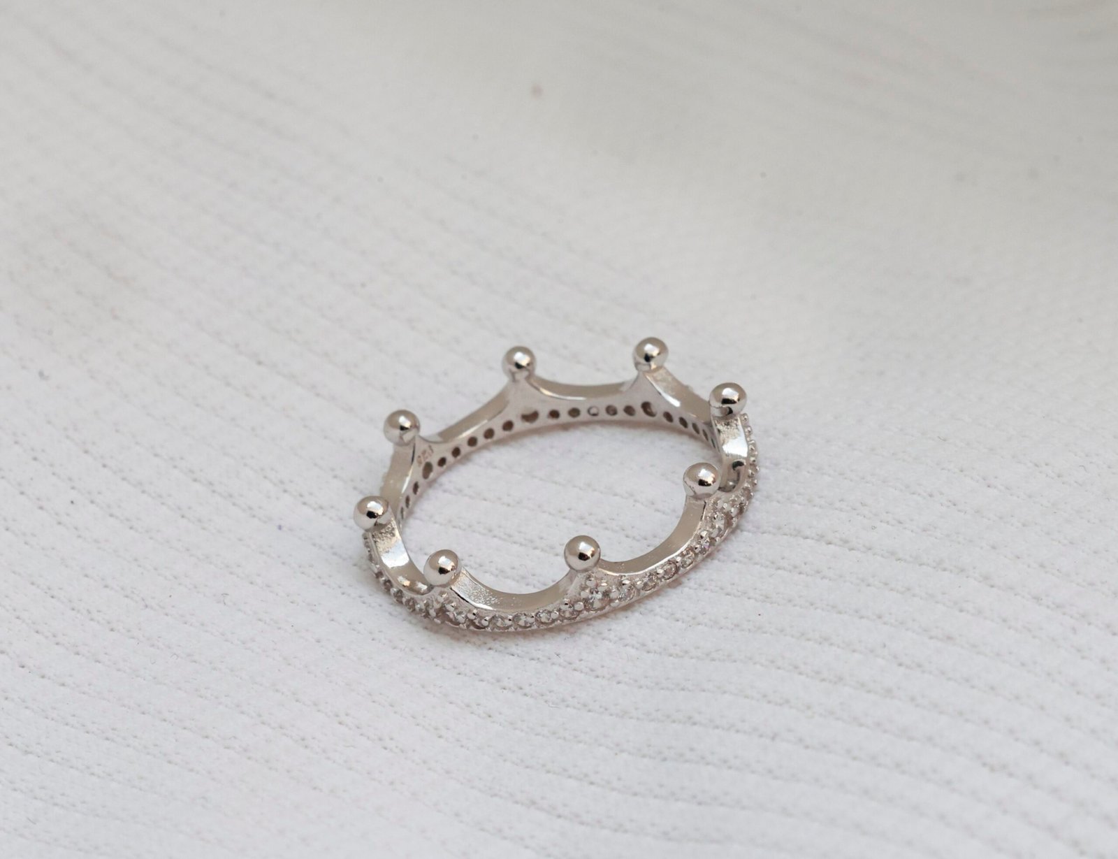 Gyary Petite Crown Ring
