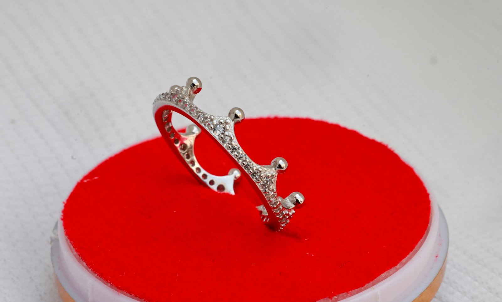 Gyary Petite Crown Ring