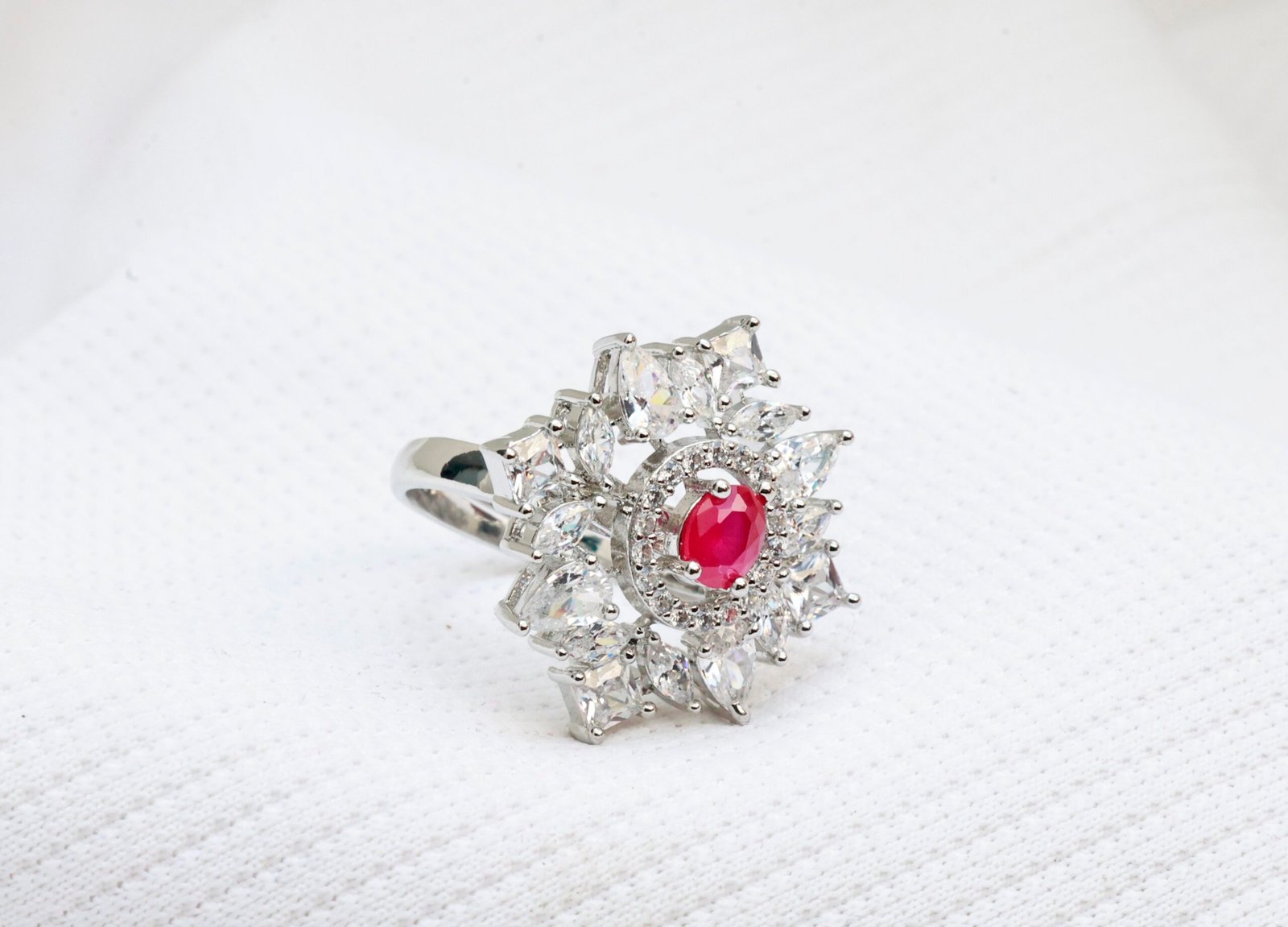 Gyary Scarlet Crown Ring