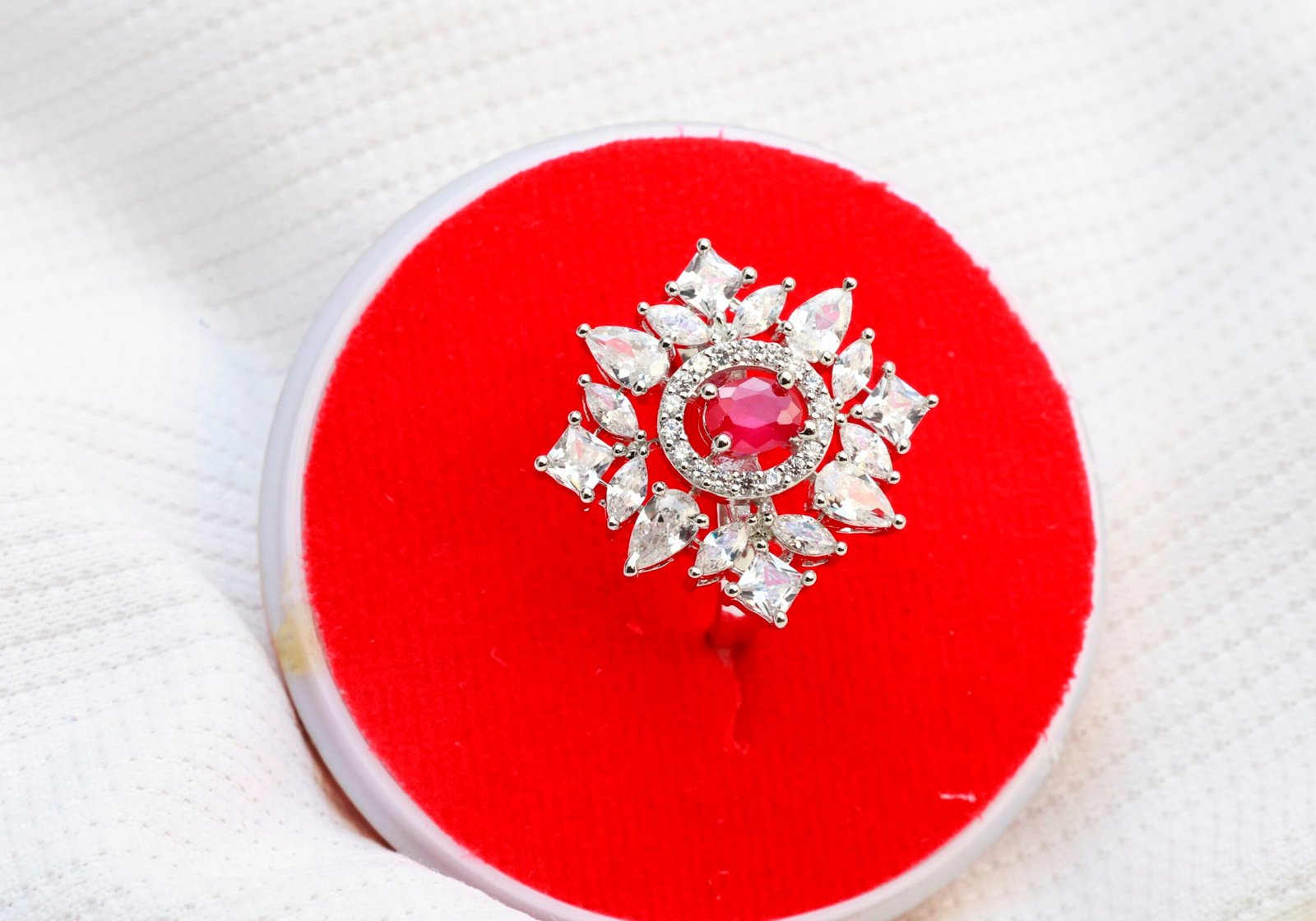 Gyary Scarlet Crown Ring
