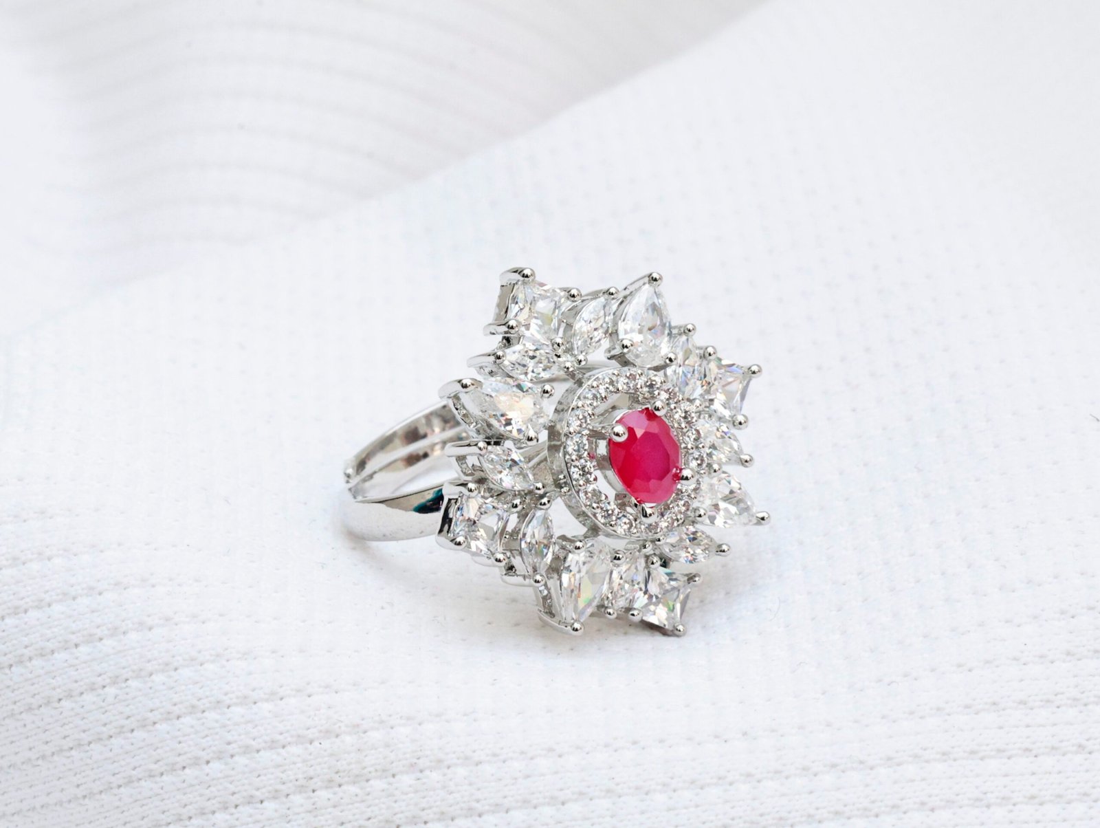Gyary Scarlet Crown Ring