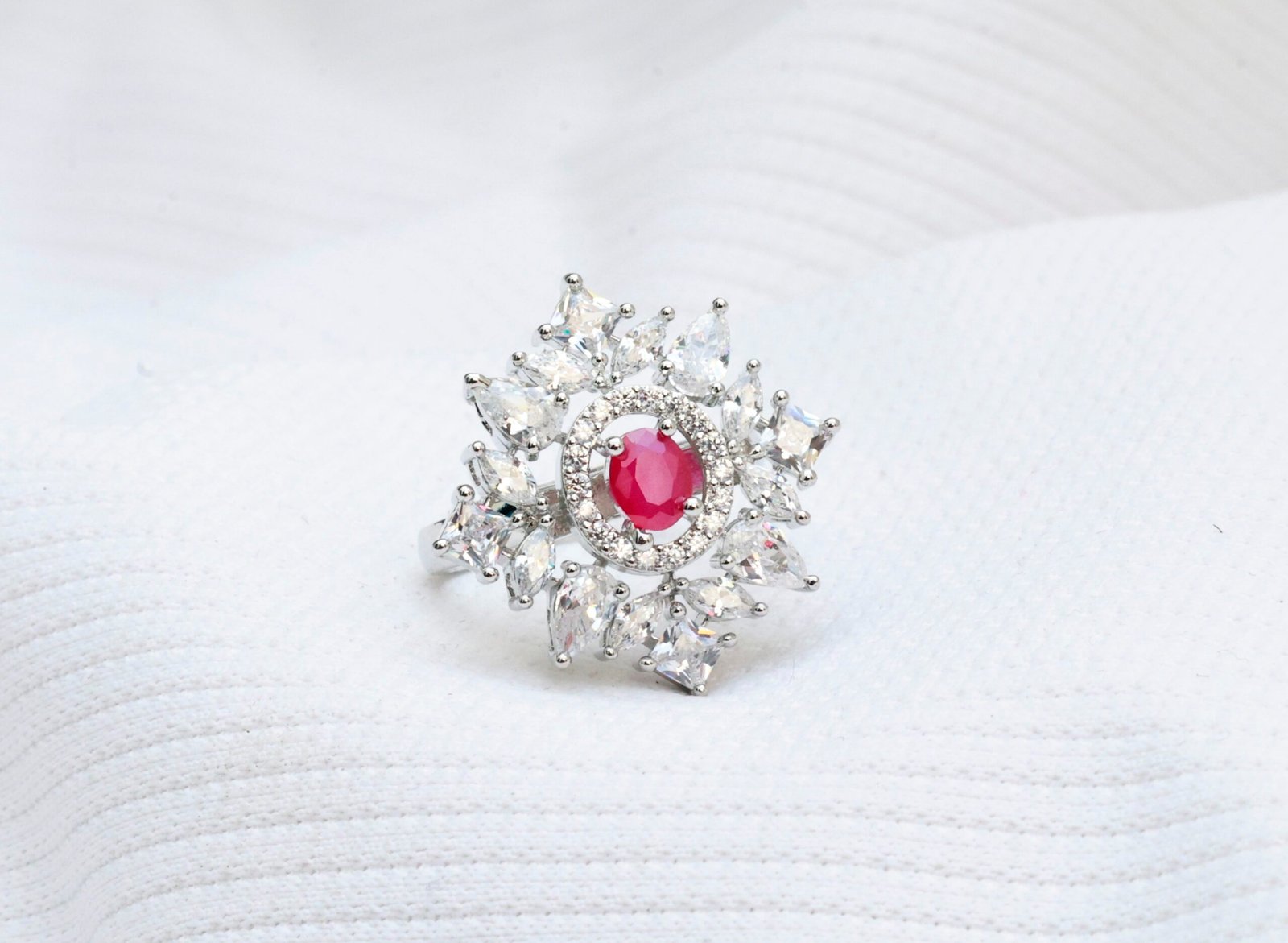 Gyary Scarlet Crown Ring