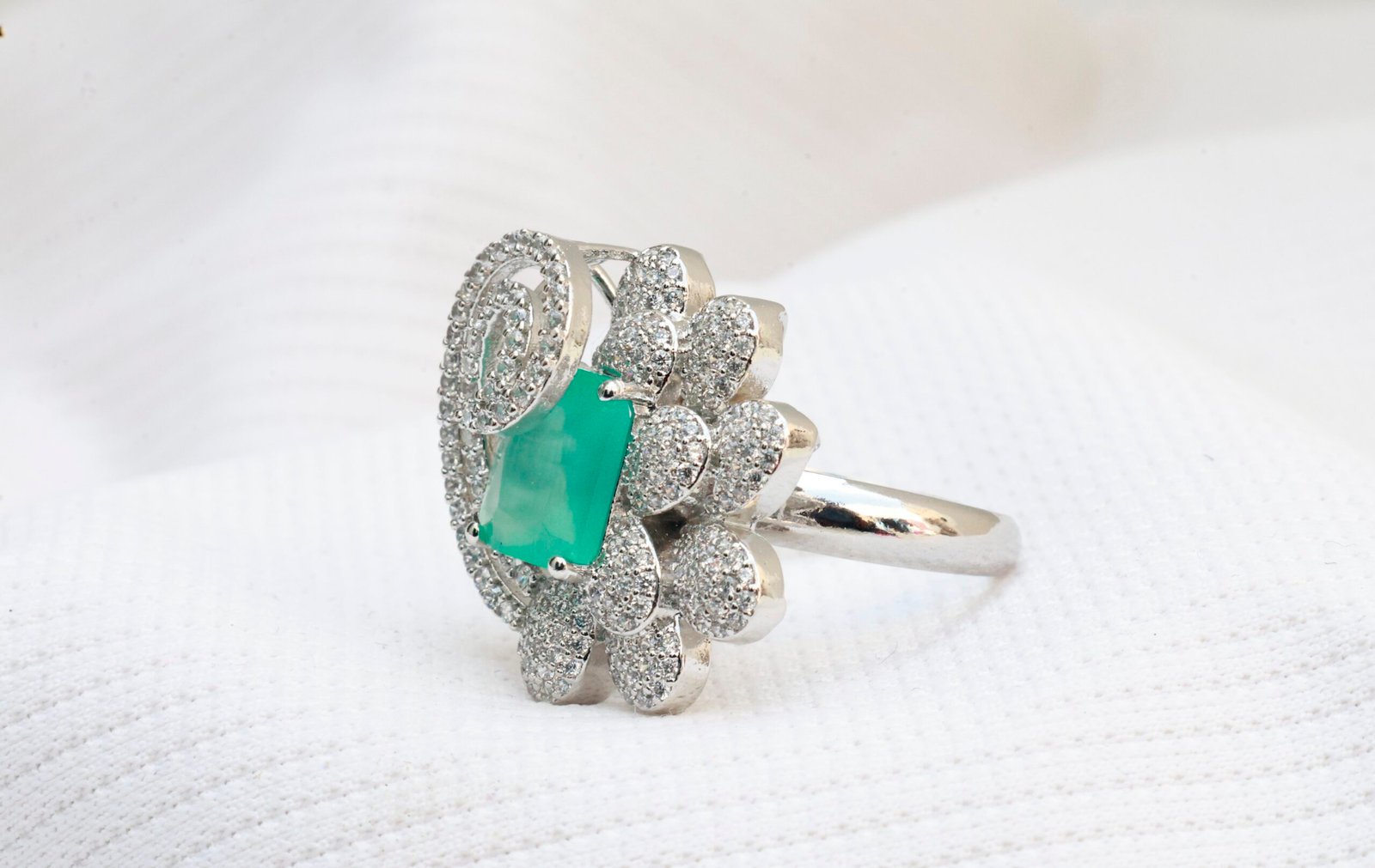 Gyary Verde Royale Ring