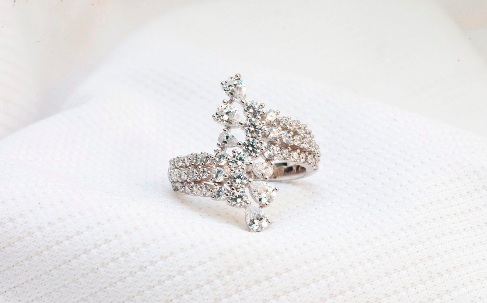 Gyary Celeste Crown Ring