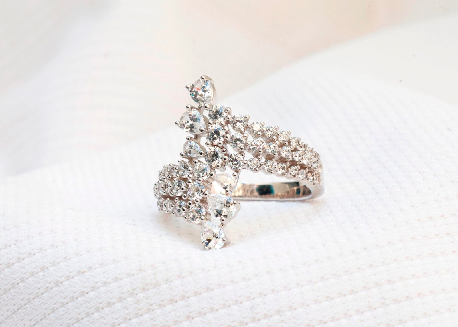 Gyary Celeste Crown Ring
