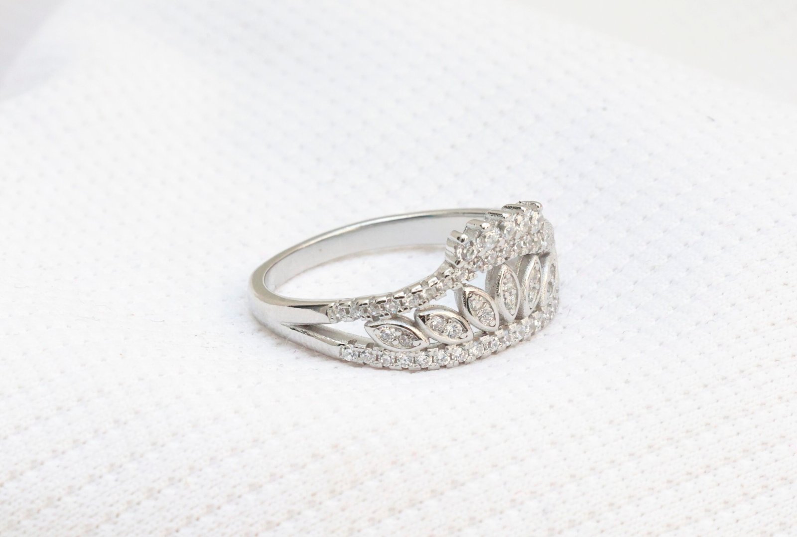 Gyary Silver Tiara Ring