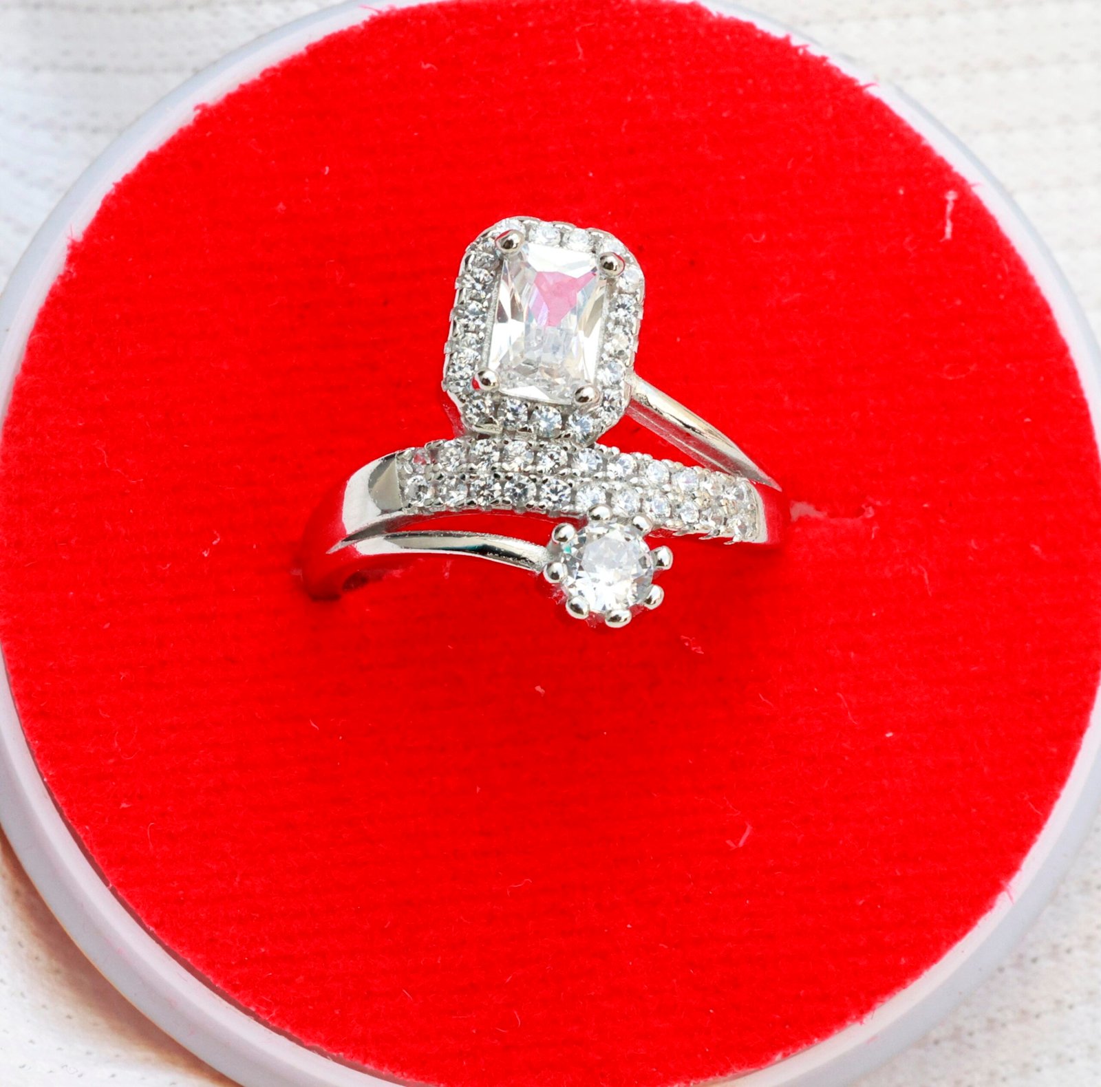 Gyary Regal Halo Wrap Ring