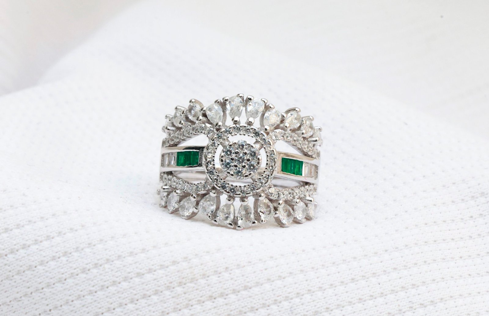 Gyary Emerald Royale Bloom Ring