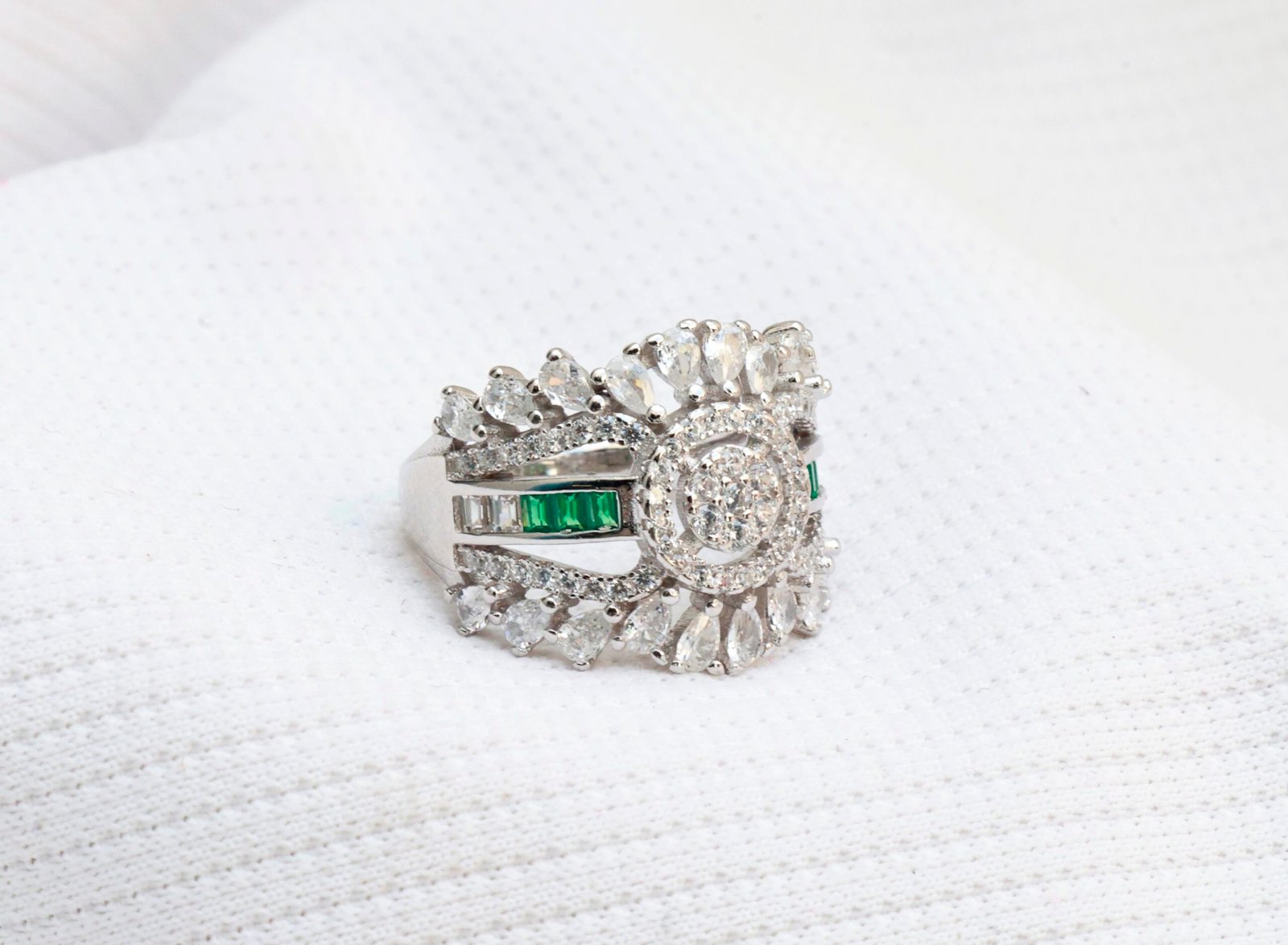 Gyary Emerald Royale Bloom Ring